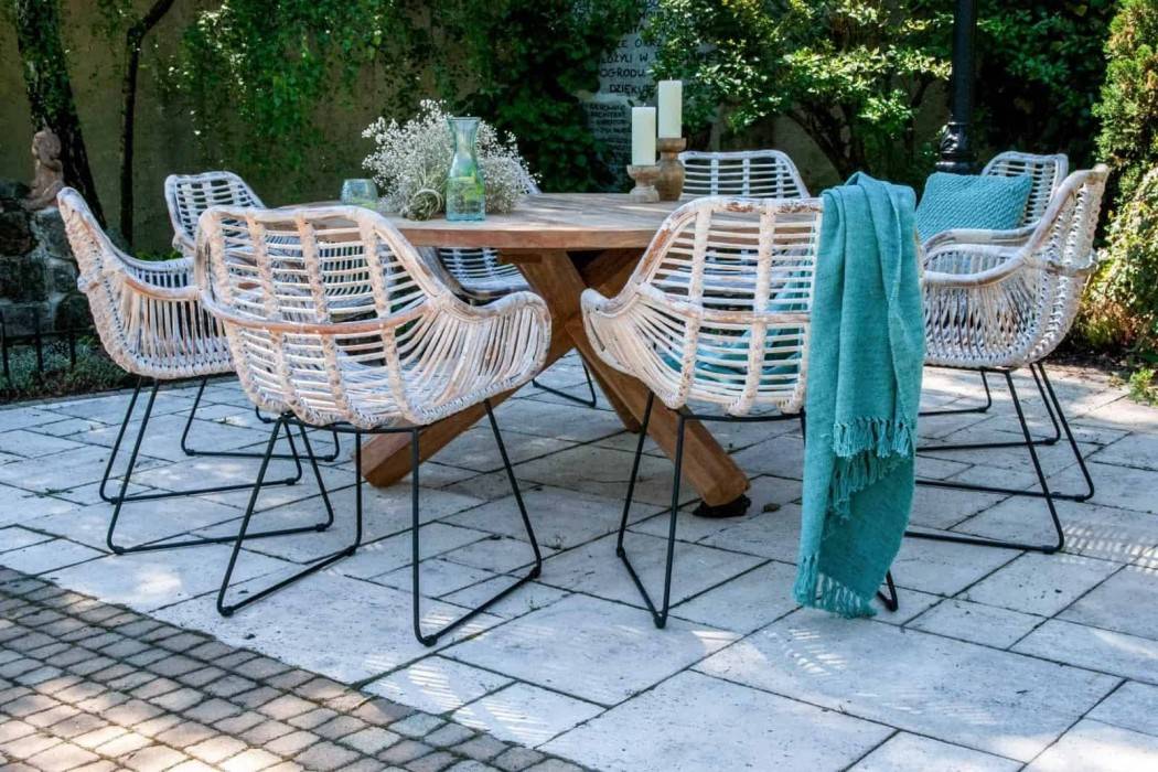 Stôl a stoličky na terasu - miesto pre rodinu vo vašej záhrade