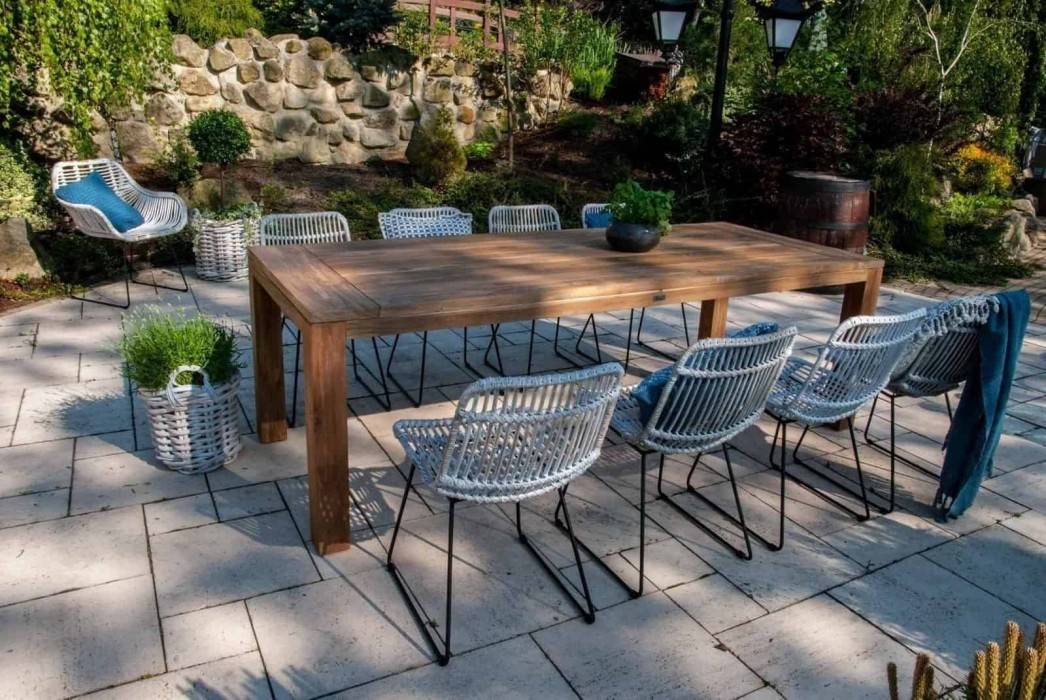 Veľký záhradný stôl - funkčné riešenie pre vaše pohodlie