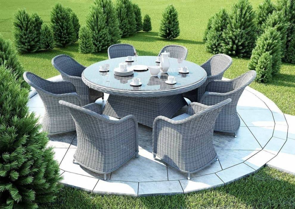 Sivý záhradný nábytok z umelého ratanu - moderné a praktické vybavenie na terasu i balkón