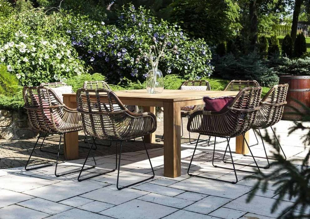 Drevený záhradný nábytok - prírodné a pevné vybavenie do vašej záhrady