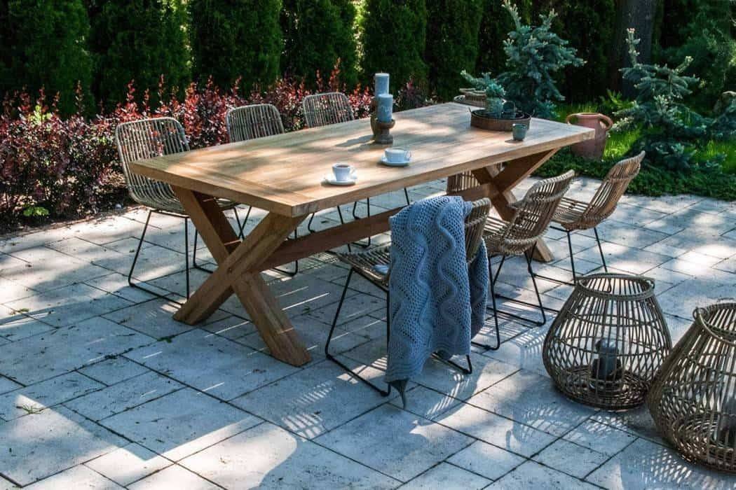 Stôl so stoličkami na terasu - ktoré si vybrať?