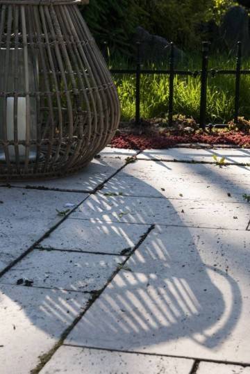 Záhradný okrúhly lampáš CAEN ⌀69cm x výška 59cm biela